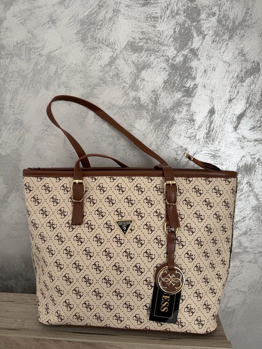Geanta guess impecabila