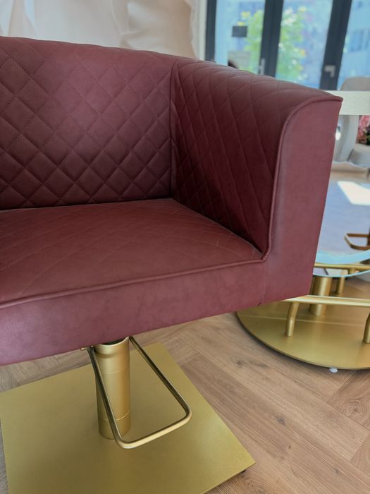 Scafa coafor si scaune de lucru