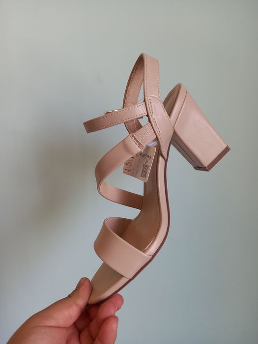 Босоножки бежевые НОВЫЕ