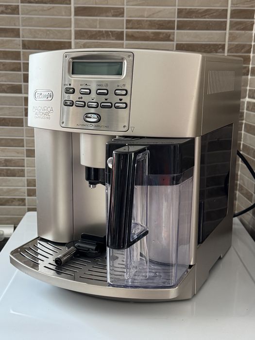 Кафеавтомат Delonghi Magnifica Automatic Cappuccino