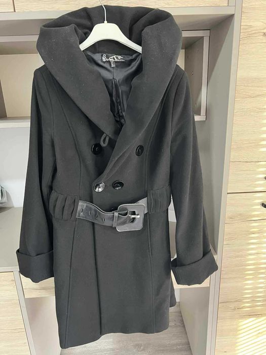 Красиво елегантно дамско палто
