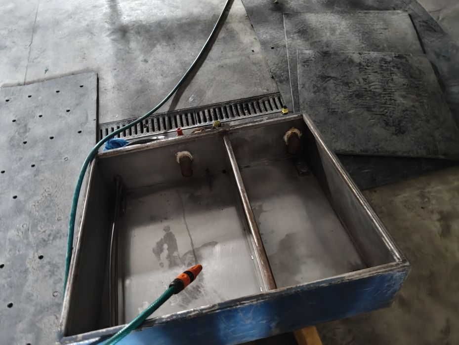 Vînd mașină spălat geamuri termopan  sticla 3200  euro negociabil