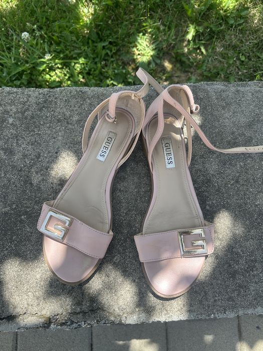 Кожени сандали Guess