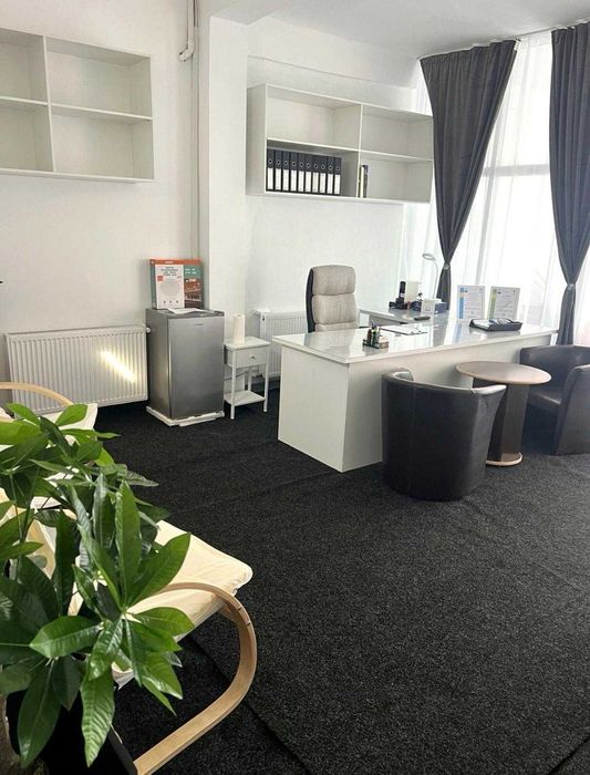 Închiriez birou ultracentral, complet mobilat și utilat. NOU