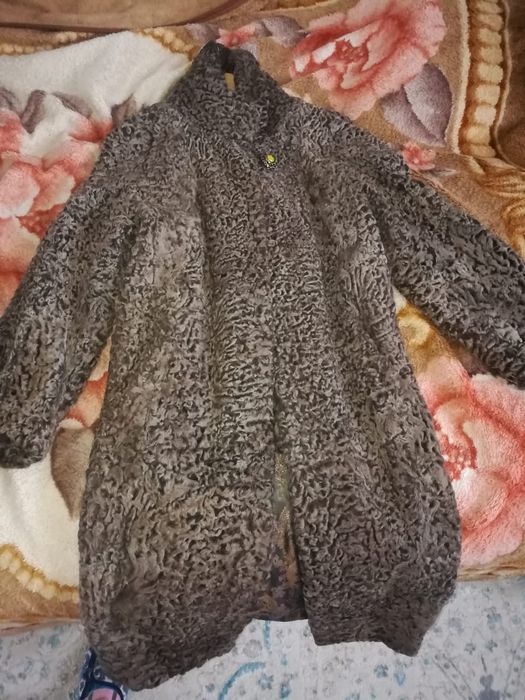 Шуба каракулевая