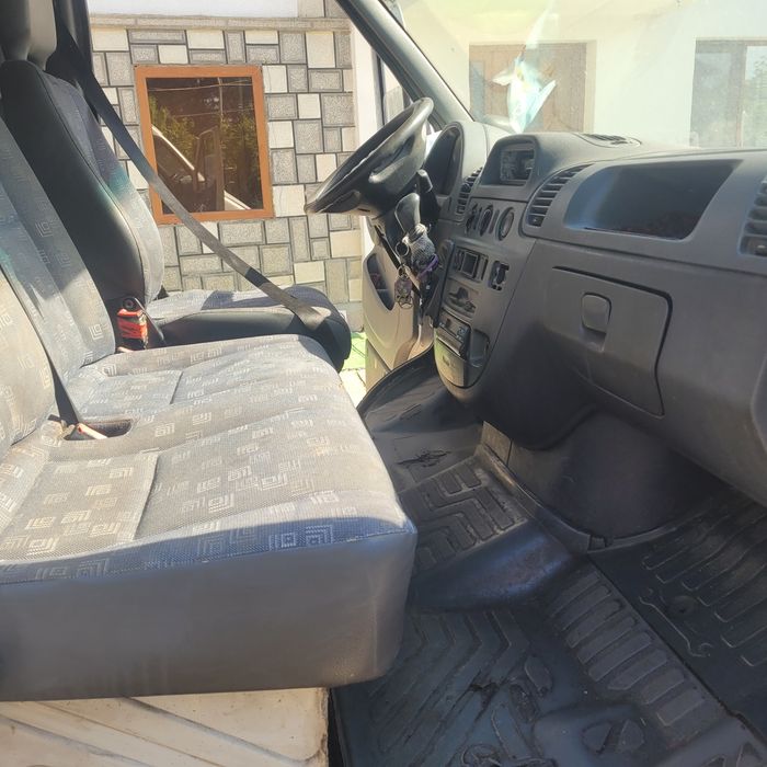 Propietar vand sprinter 413 axa dubla