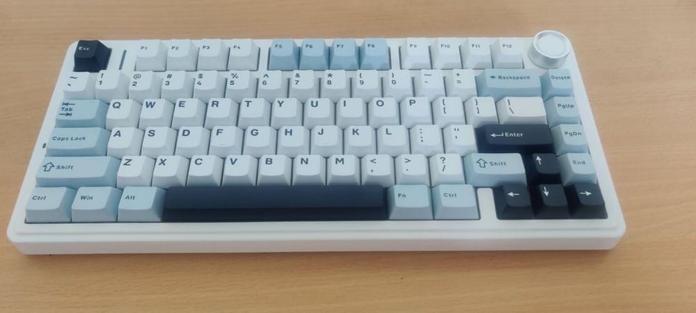Aula F75 Клавиатура, белый цвет