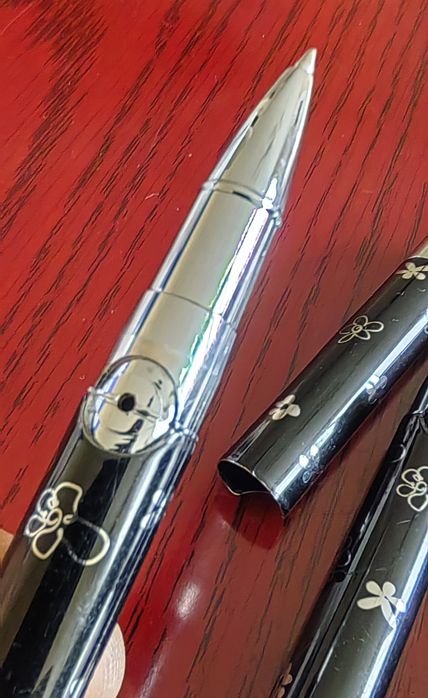 2 Писалки и един химикал UNGARO