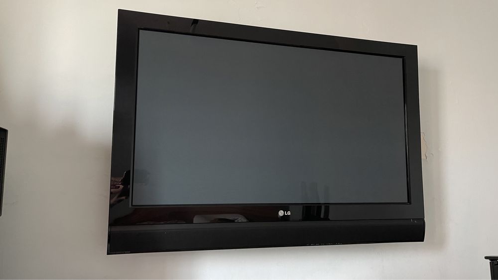 Телевизор LG полность рабочий