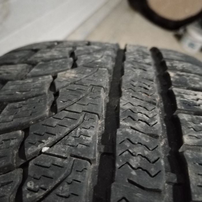 Jante originale BMW cu anvelope de iarnă Nokian 225/55/R17
Jante Evolu
