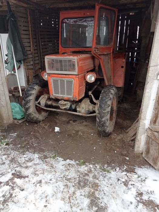 Tractor U445  DT