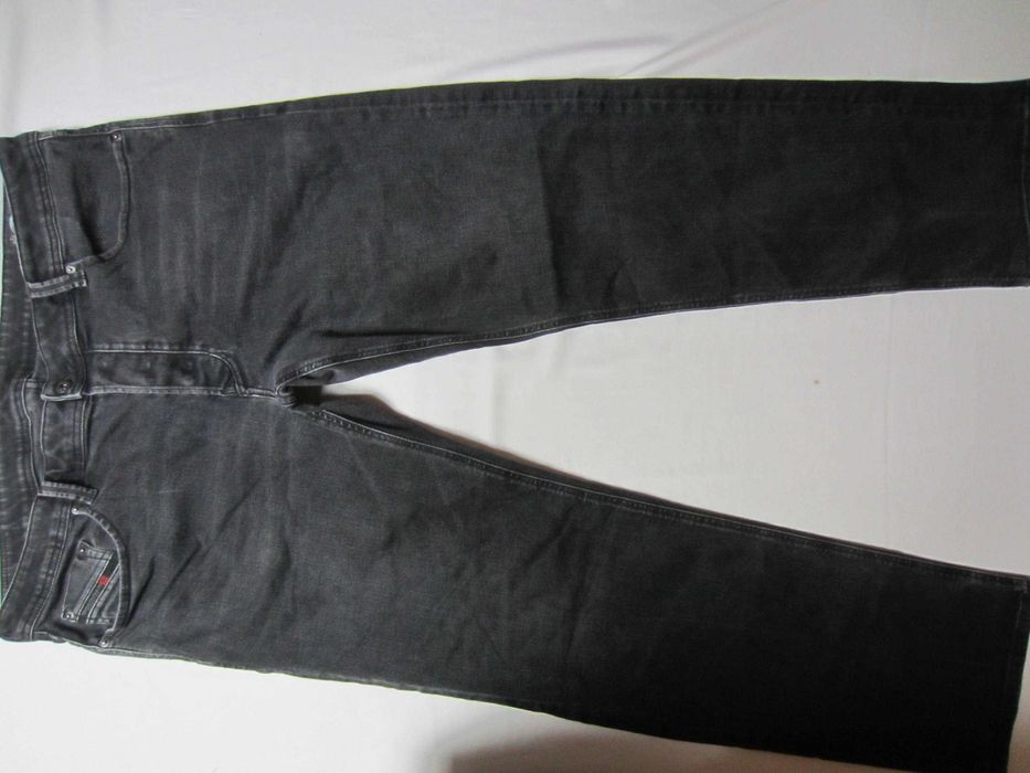 Blugi Diesel LARKEE,W40 L32,Talie=104cm,Lung=107cm,dreapti, ca noi