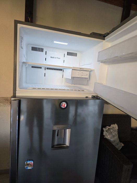 Frigider LG invertor foarte încăpător 508L