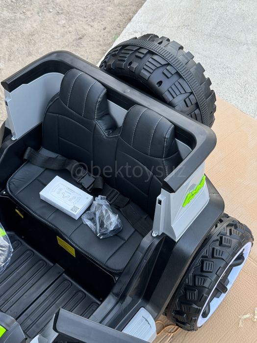 Детский электромобиль Джип 12V 4x4 до 80 кг с пультом и музыкой