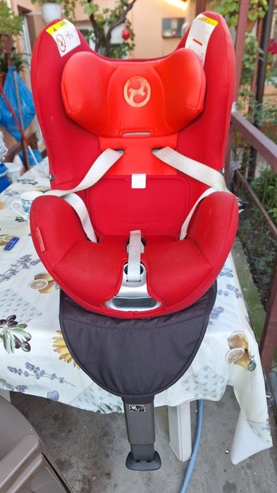 Scaun auto cu isofix