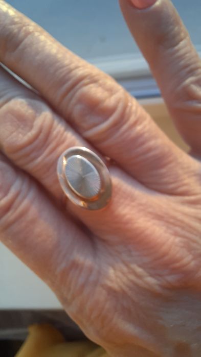 Продам золотое кольцо 19р