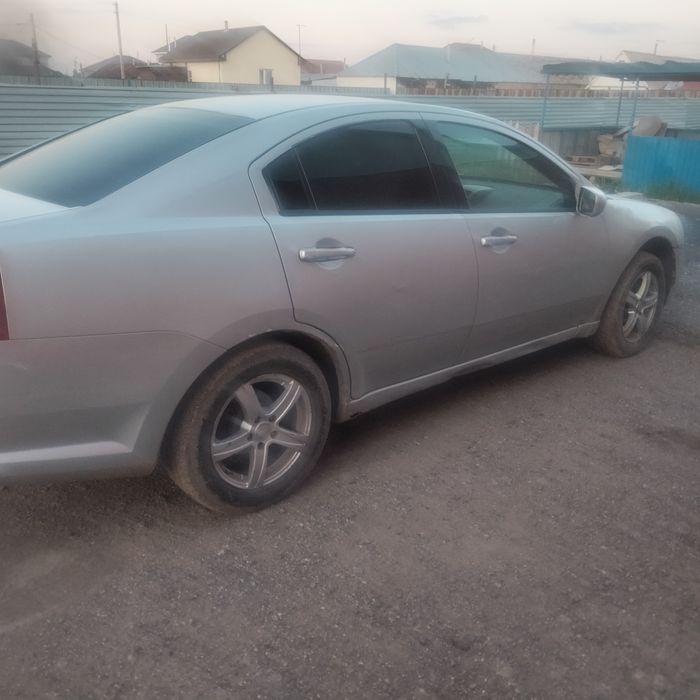 Митсубитси галант