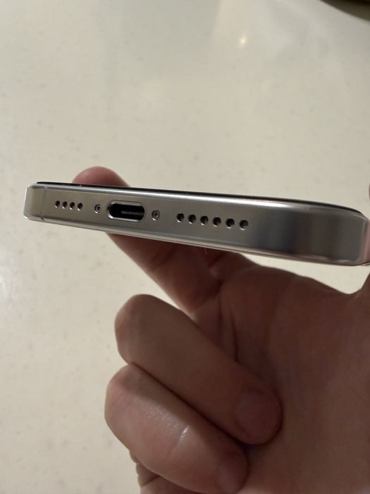 Продам айфон 16 про мах