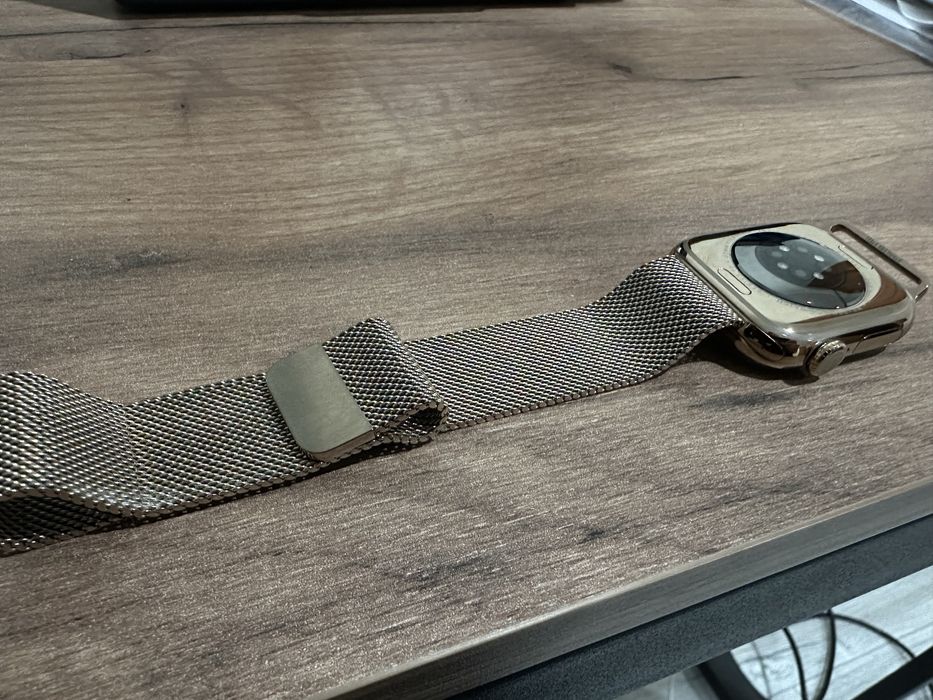 Продам apple watch 10  золотистый