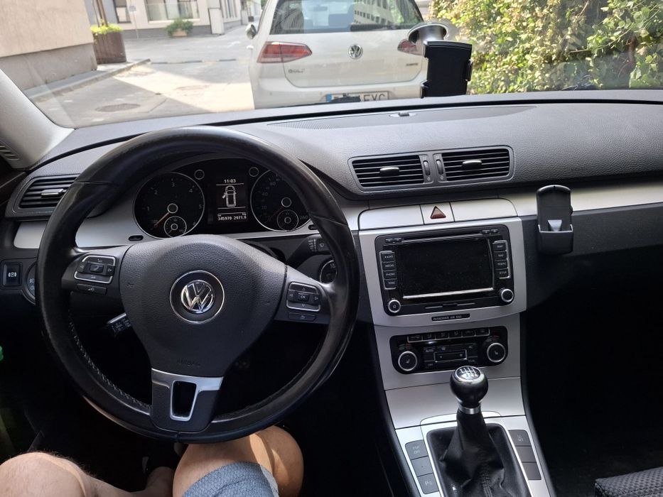 Vind VW Passat anul 2010 in stare buna. Masina este deja pe numere ro.