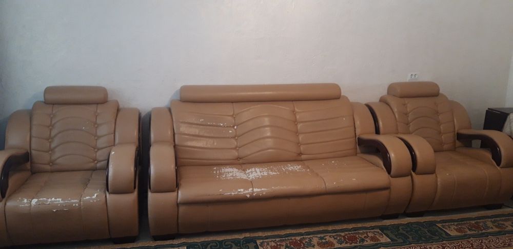 Продам диван с креслами