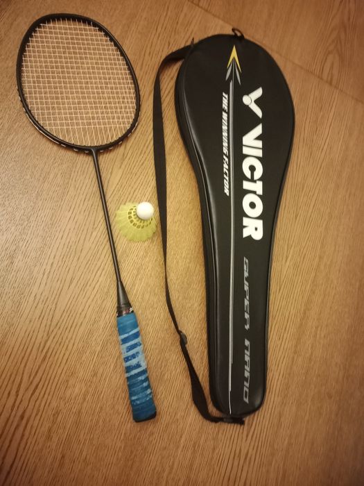 Продам ракетку,прыгалки скакалки