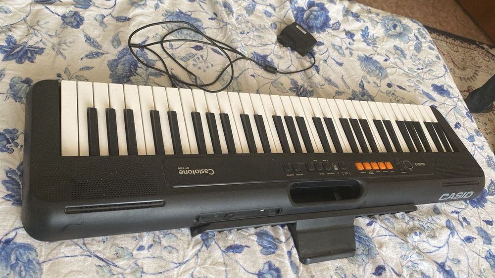 Продам синтезатор Casio