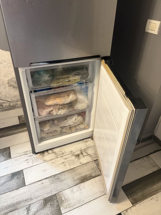 Combină frigorifică Samsung Digital Inverter, No Frost, inox – stare bună