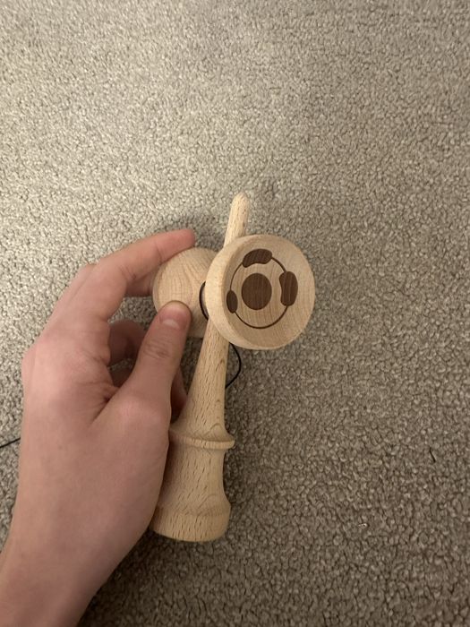 Kendama Sweets Lab V38 Gamestation Turbo – AntiSkid 2.0 (originală)