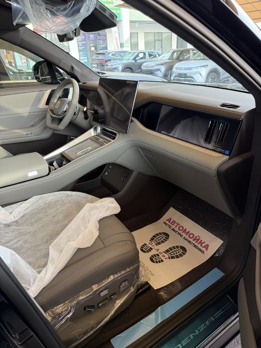 Denza N8L Flagship в максимальной конфигурации.