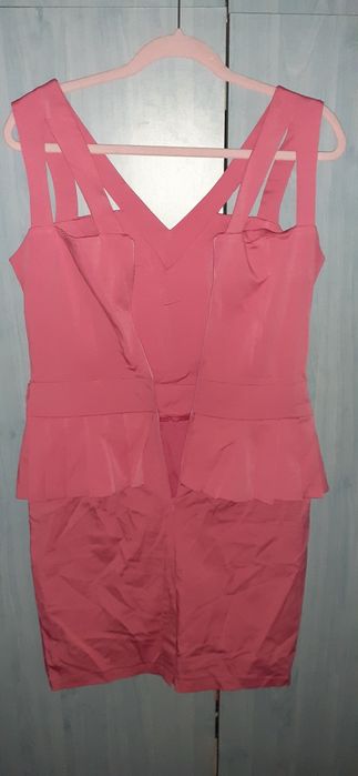 Vand rochie roz cu curea