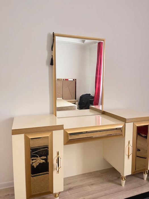 спальный гарнитуры новая не исп 3 месяц стоит