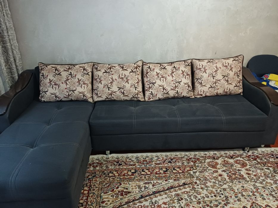 Диван угловой продается