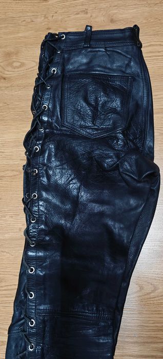 Vând Pantaloni Moto Piele Neagră cu Șireturi Laterale și Capse