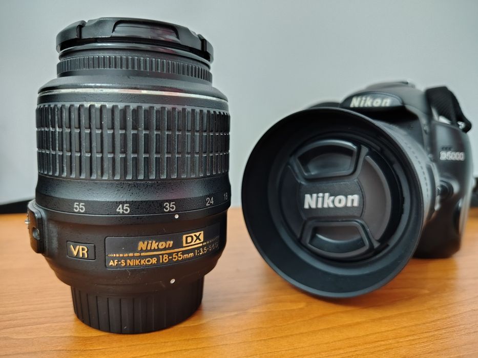 Nikon D5000. 2 Obiective + Trepied.