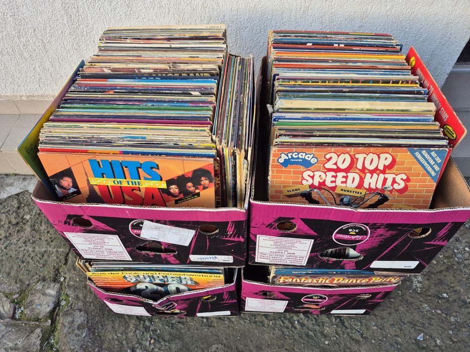 Vând Lot 100 Discuri Vinil colectie muzica usoara mixta straina artisti internationali
