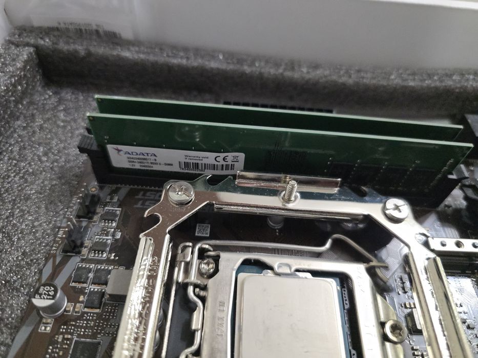 Intel i7-10700f + дъно B460M-A про+ рам