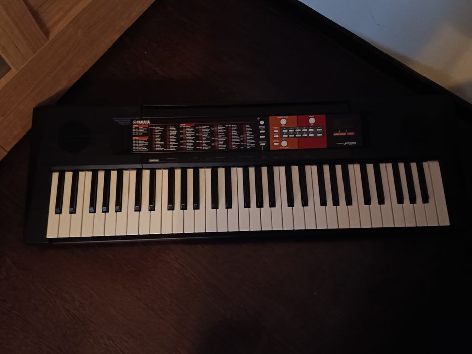 Orgă Yamaha PSR F51