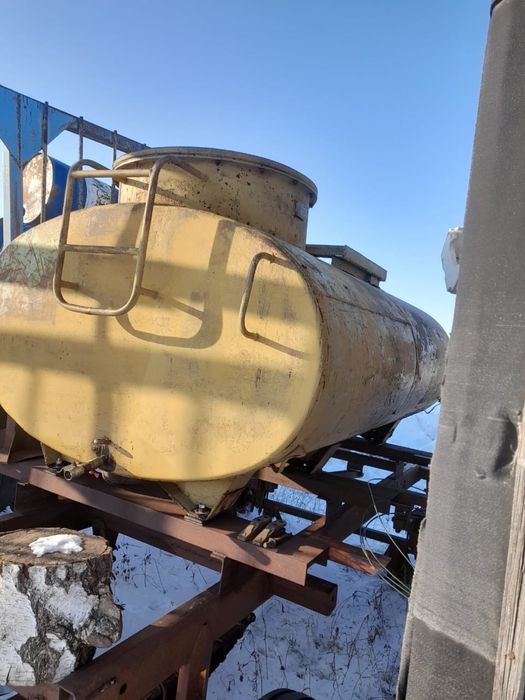 Продам цистерну 4куб под диз.топливо