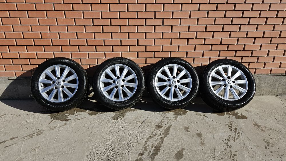 Шины машины Лексус 570