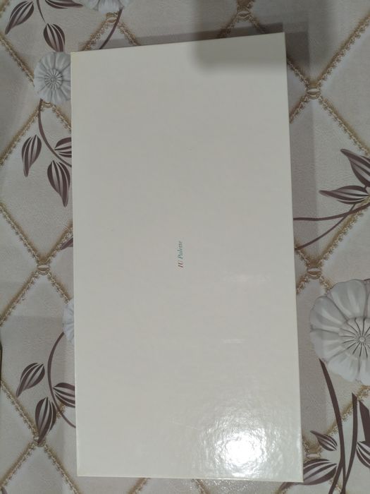 Альбом IU «Palette»