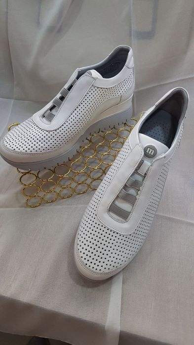 37размер  кроссовки кожаные премиум качество