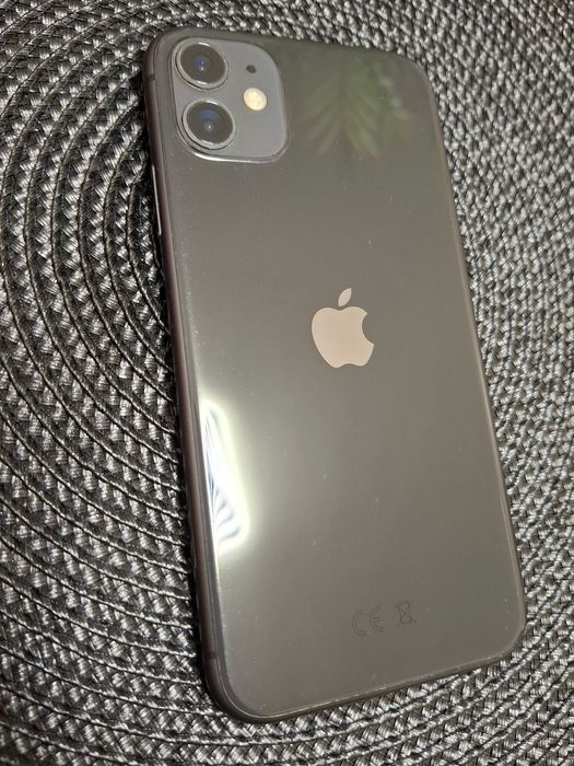 Телефон iPhone 11
