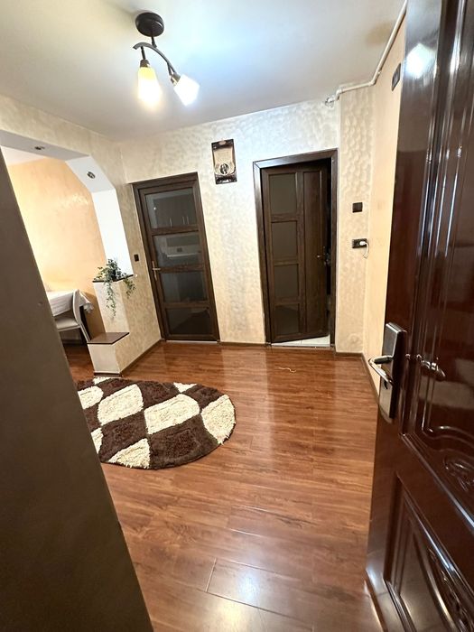 Inchiriez apartament 2 camere, Zona 8 Mai