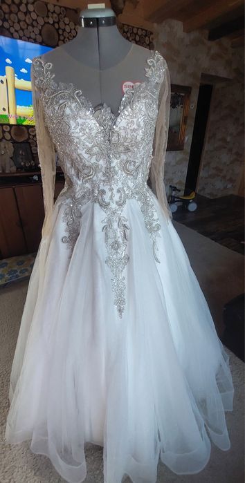 rochie de mireasa ..