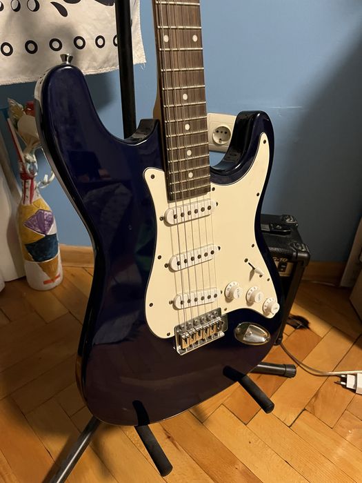 Електрическа китара + усилвател с дисторшън