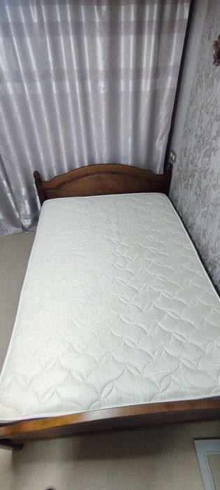 Кровать из массива дерева