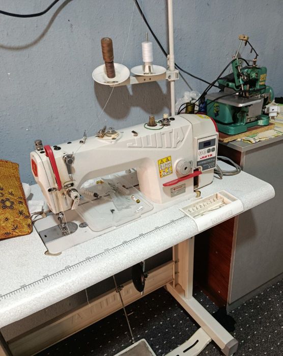 Tikuv mashinasi va averlok