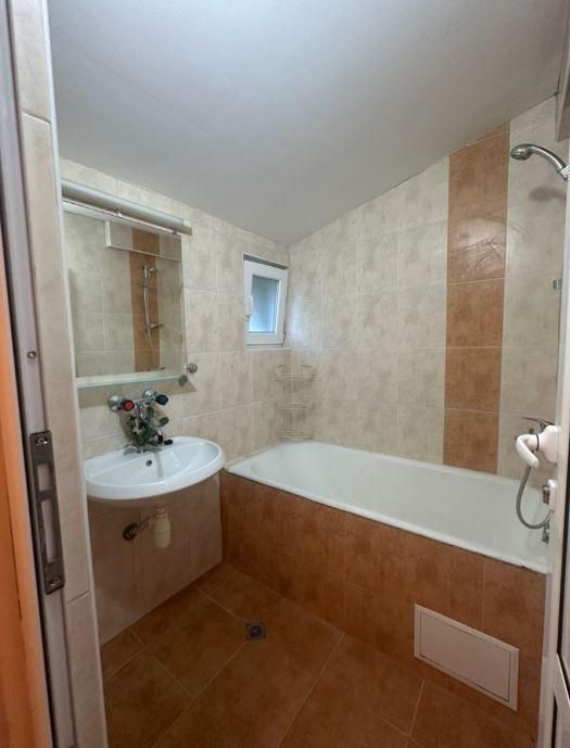 Дава се под наем Къща в Варна, м-т Пчелина - 65 кв.м за 500 € - Снимка #5