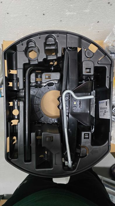 Комплект крик с аксесоари за резервна гума Peugeout,Opel,Citroen